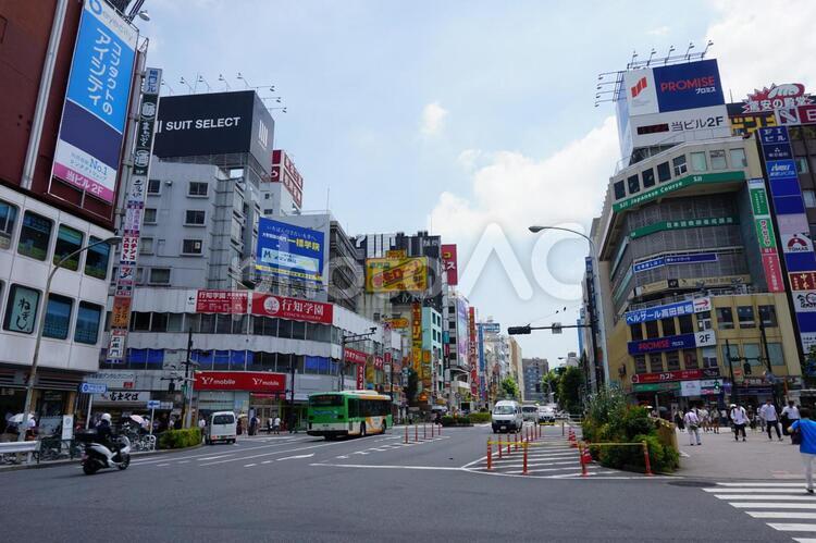 高田馬場駅前　早稲田通りと横断歩道 早稲田通り,高田馬場,早稲田大学の写真素材