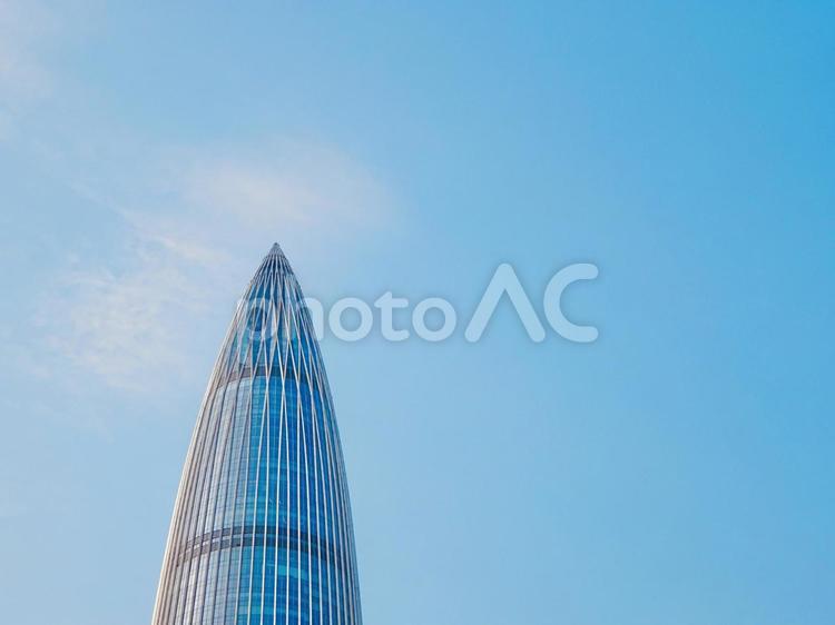 深圳のかっこいいタワーとブルースカイ 青空,空,ブルースカイの写真素材