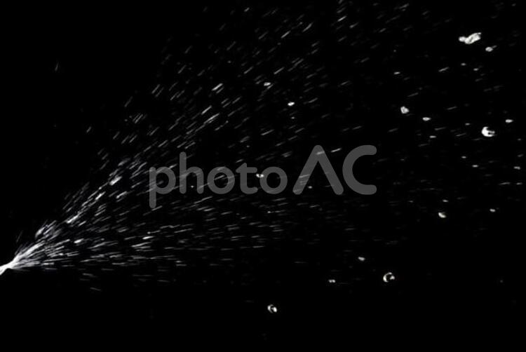 黒い背景の合成に使える飛沫感染のイメージ（コロナウィルス） 飛沫,合成,黒の写真素材