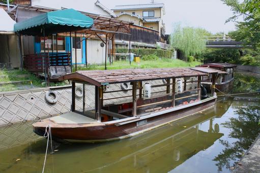 春から秋に運航する伏見十石舟 京都観光3 春から秋に運航する伏見十石舟 京都観光3 伏見十石舟,十石舟,京都の写真素材