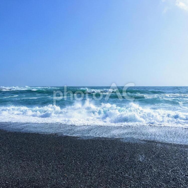 夏の和歌山県・志原海岸の波しぶき 和歌山県,志原海岸,波しぶきの写真素材