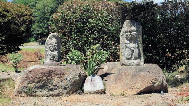 夏の安曇野市 水色の時道祖神 夏の安曇野市 水色の時道祖神の写真