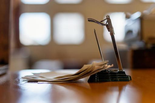 飲食店カウンターの伝票差し 伝票,伝票差し,お勘定の写真素材