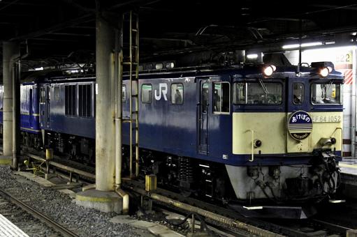 EF64「あけぼの」停車中 EF64「あけぼの」停車中の写真