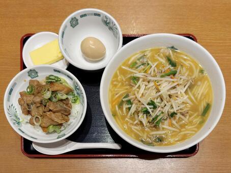 味噌バターラーメン＋やきとり丼  味噌バターラーメン,みそラーメン,味噌ラーメンの写真素材