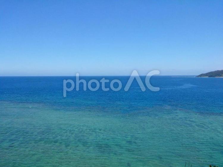 岬と海のグラデーション エメラルドグリーン,コバルトブルー,岬の写真素材