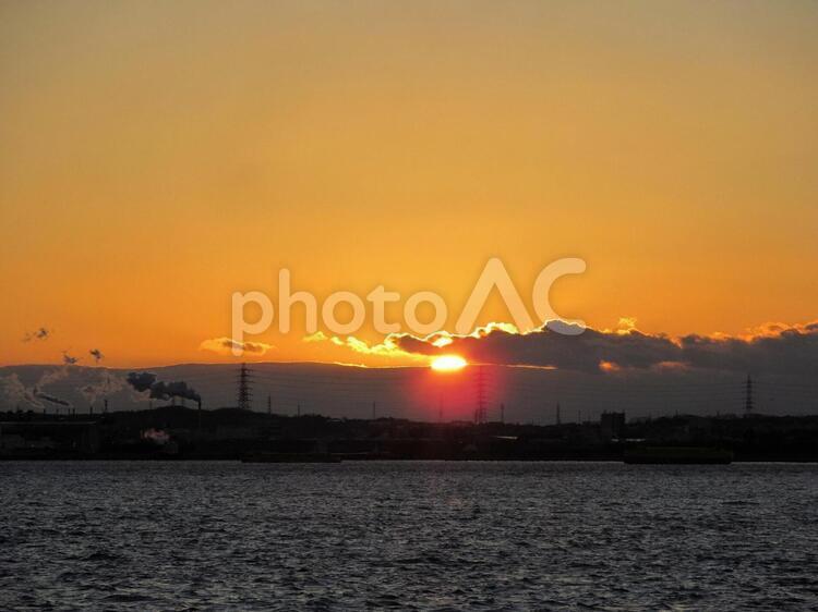 夕日と海 夕空,オレンジ色の空,海の写真素材