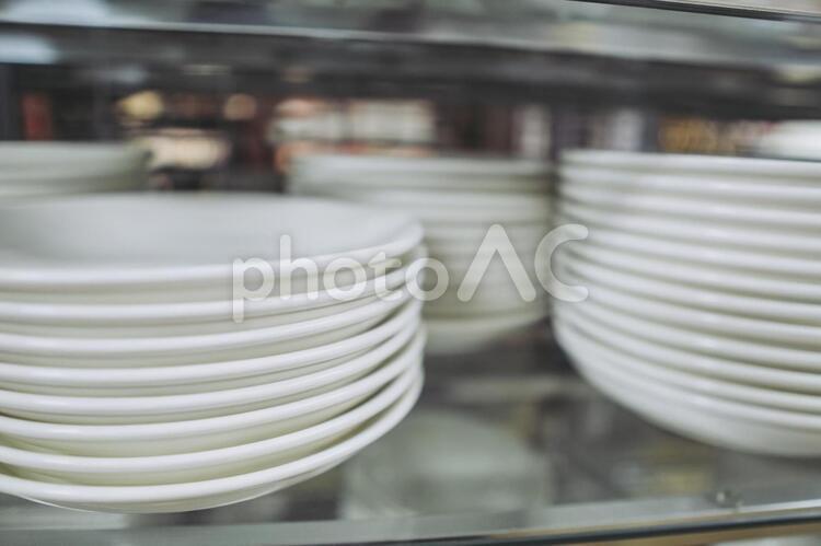 大量の白い食器 食器,白,ホワイトの写真素材