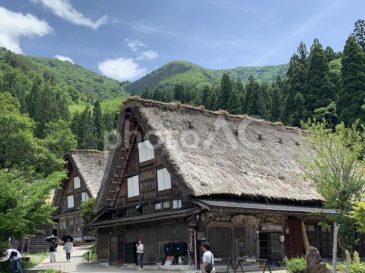 白川郷合掌造りと青空 自然,山,風景の写真素材