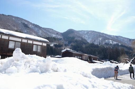雪の積もった白川郷 白川郷,雪,積雪の写真素材