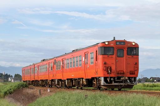 JR城端線、キハ47型、朝の3連運用 jr,jr西日本,城端線の写真素材