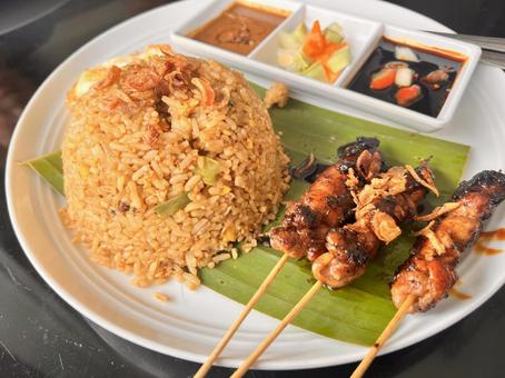 ナシゴレンサテ ナシゴレンサテ,焼き鳥,インドネシアの写真素材