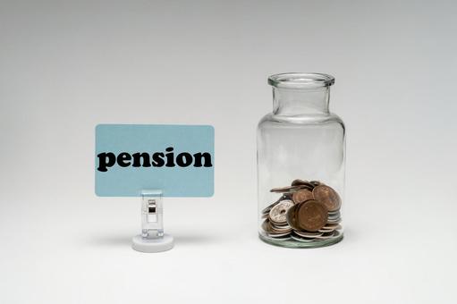 広口のガラス瓶に入った年金のイメージ 広口のガラス瓶に入った年金のイメージ pension,年金,瓶の写真素材