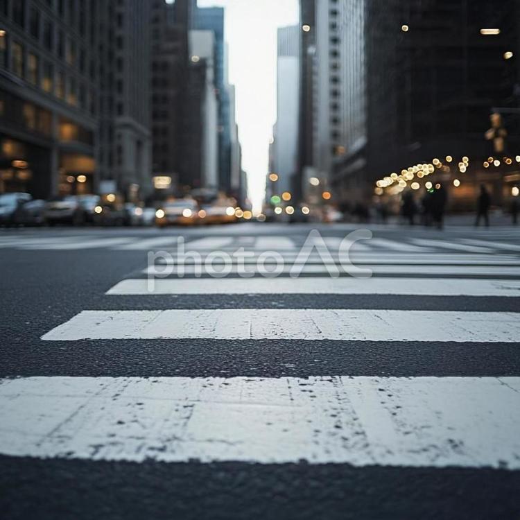 アスファルトと白線の道路風景 横断歩道,ゼブラゾーン,道路の写真素材