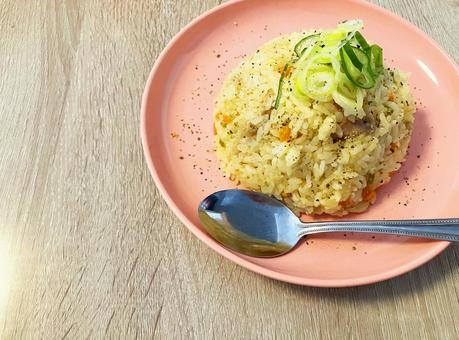 手作りの美味しそうなチャーハン 手作りの美味しそうなチャーハン チャーハン,焼きめし,昼ご飯の写真素材