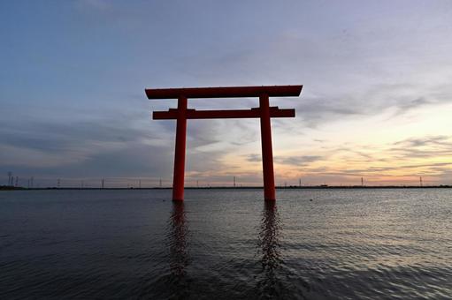 霞ヶ浦の鹿島神宮　水上の一之鳥居 鹿島神宮,水上鳥居,鳥居の写真素材