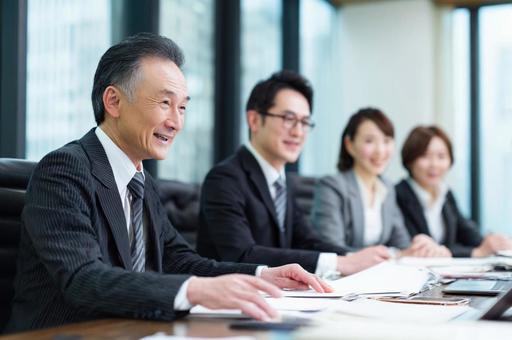 会議中の様子-4の写真