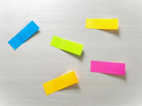 カラフルな付箋（ポストイット）７ 付箋,付箋紙,ポストイットの写真素材
