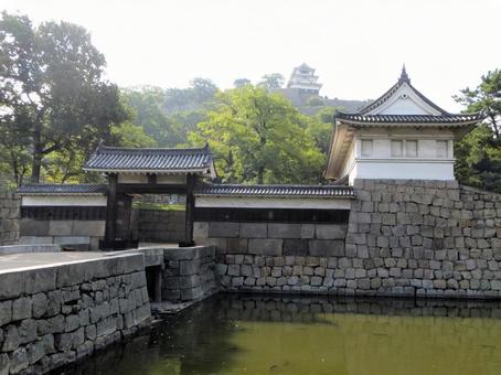 丸亀城 大手門 天守 丸亀城 大手門 天守 丸亀城,現存天守,高石垣の写真素材