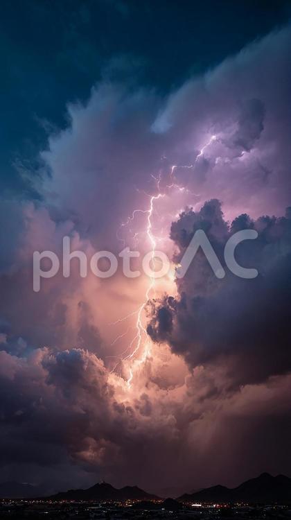 螺旋を描く雷光 雷,稲妻,嵐の写真素材