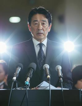 スポットライトの下の釈明 スポットライトの下の釈明の写真