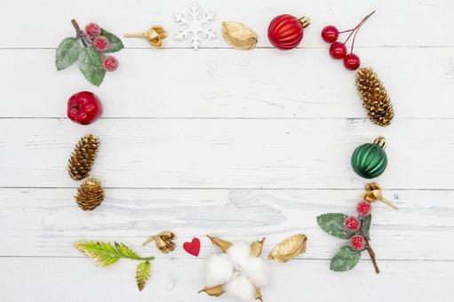 クリスマスオーナメントで作られたフレーム クリスマス,フレーム,枠の写真素材