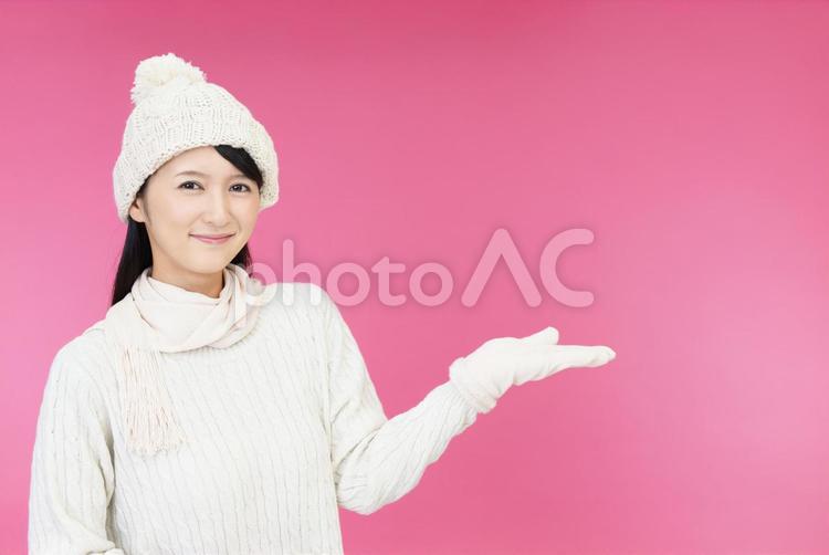 案内する笑顔の女性 女性,女,笑顔の写真素材