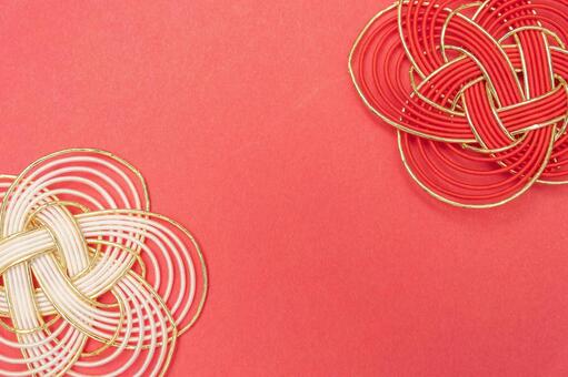 赤背景に映える水引飾りの上品な花モチーフ 水引,飾り,花の写真素材