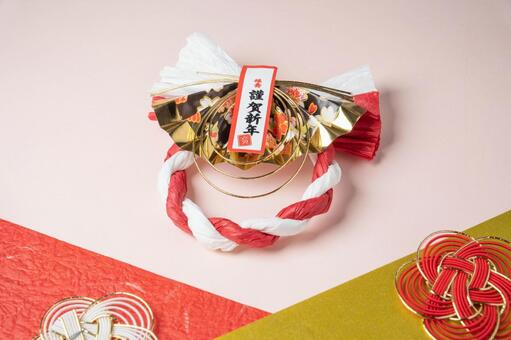 正月飾りと水引細工が並ぶ華やかな新年素材 正月,飾り,しめ縄の写真素材