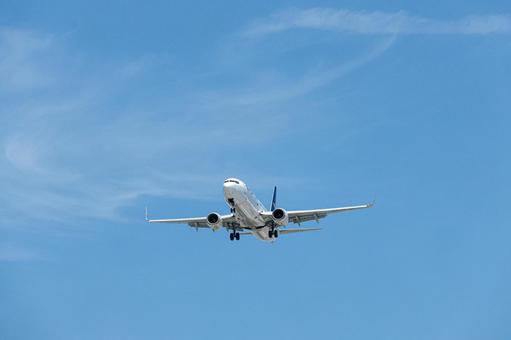 福岡空港の夏の到着便 福岡空港の夏の到着便の写真