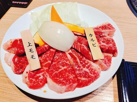 焼肉 カルビ、モモ 焼肉,牛肉,カルビの写真素材