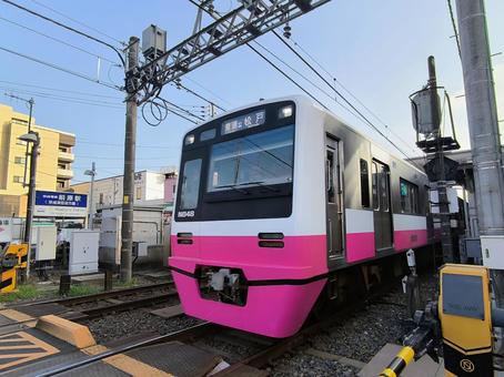 前原駅を出発するN800型車両、京成電鉄 前原駅を出発するN800型車両、京成電鉄の写真