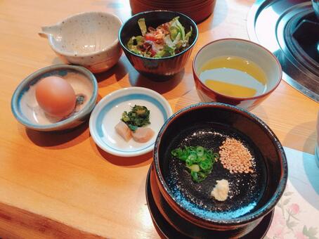 旅館の朝ごはん 朝ごはん,熱々,グルメの写真素材