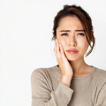 歯が痛い女性 歯が痛い女性の写真