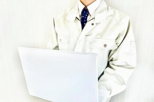 パソコンで作業する作業員 作業員,現場,パソコンの写真素材