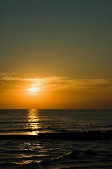 夕暮れ時の湘南の海 夕暮れ時の湘南の海の写真