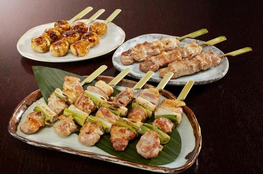 焼き鳥セット 盛り合わせ 焼き鳥セット 盛り合わせ ねぎま,モモ串,つくね串の写真素材