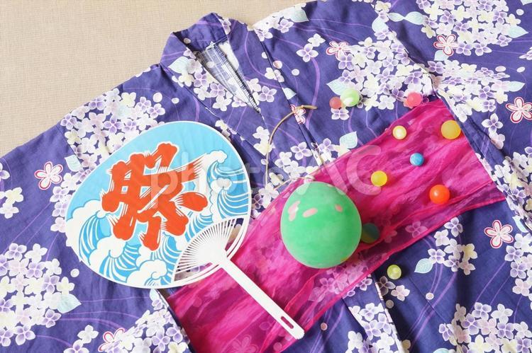 夏祭り　浴衣と水ヨーヨーとスーパーボール お祭り,スーパーボール,ゆかたの写真素材