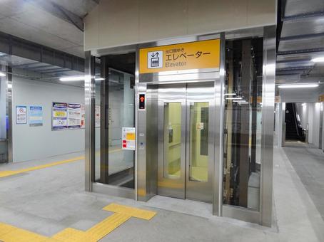 地下鉄のエレベーター 地下鉄のエレベーター 地下鉄,エレベーター,改札の写真素材