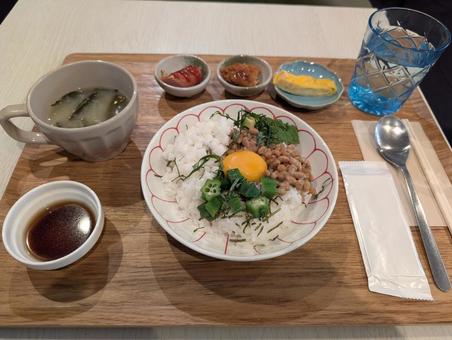 日替プレートねばとろ丼 日替プレートねばとろ丼の写真