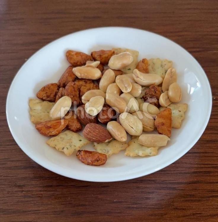 ミックスナッツと小粒あられとのりセサミ あられ菓子,ナッツ,小粒あられの写真素材