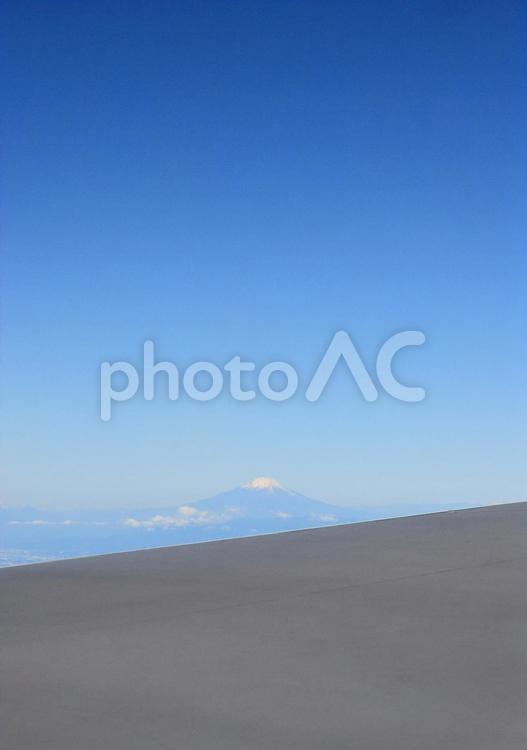 飛行機の中から富士山 富士山,青空,空の写真素材
