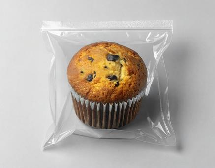個包装されたチョコチップマフィン 個包装されたチョコチップマフィンの写真