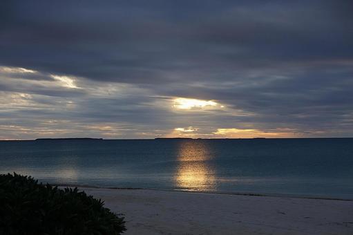 ニューカレドニア416 ウヴェア島 夕景 ニューカレドニア416 ウヴェア島 夕景 ニューカレドニア,ウヴェア島,パラディッドウヴェアの写真素材
