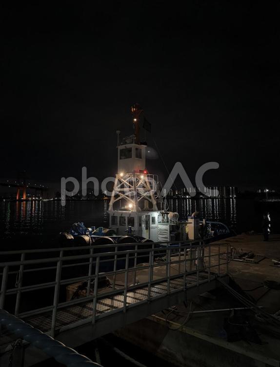 明け方の若戸大橋と北九州の街並み 夜,産業,生産の写真素材
