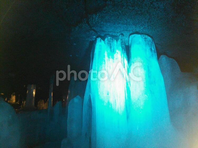 富岳風穴 ひんやり,ライトアップ,名所の写真素材