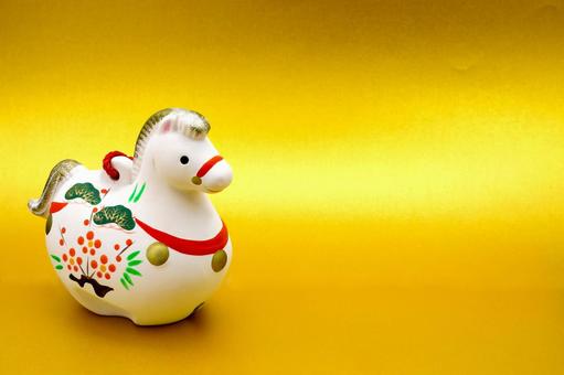 金の背景に午の土鈴 年賀状,午,馬の写真素材