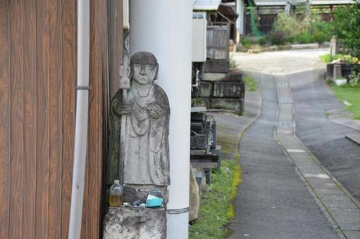 軒先のお地蔵さん 軒先のお地蔵さん お地蔵さん,地蔵,地蔵菩薩の写真素材