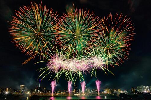 夜空に広がるカラフルな花火 花火,打ち上げ花火,花火大会の写真素材