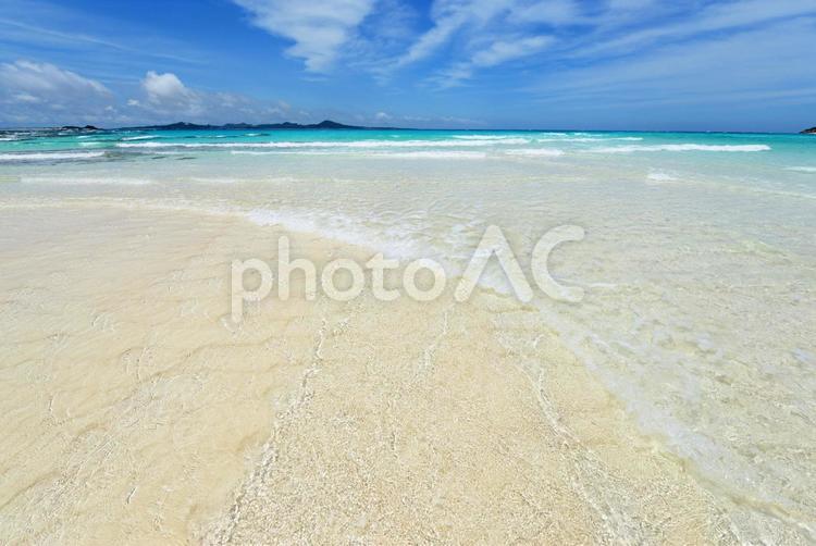沖縄の美しい海とさわやかな空 沖縄,海,ビーチの写真素材